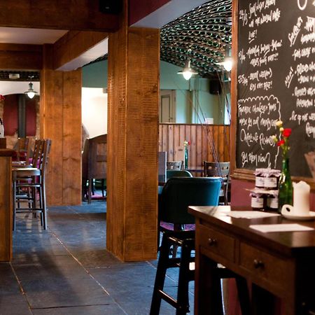 Oak Inn Upton Snodsbury Exterior foto