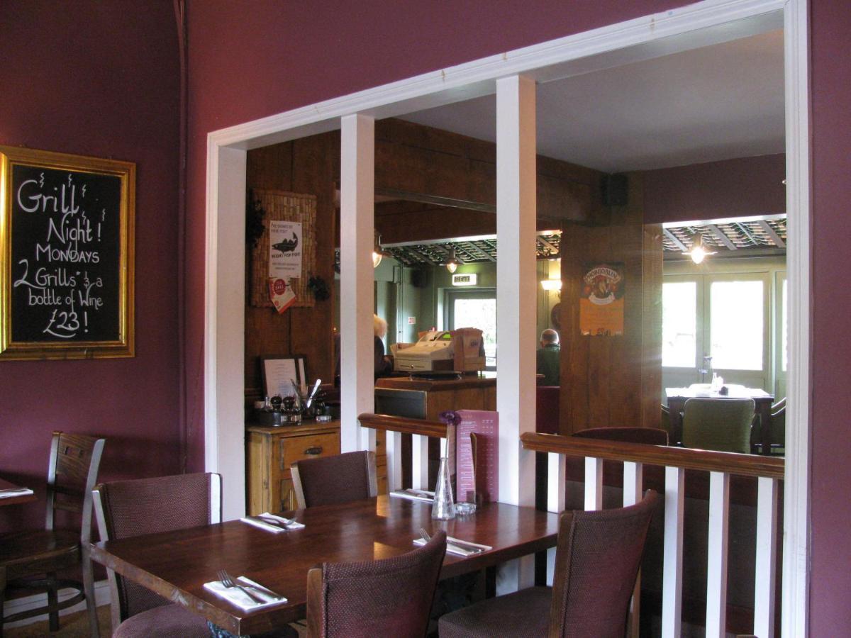 Oak Inn Upton Snodsbury Exterior foto